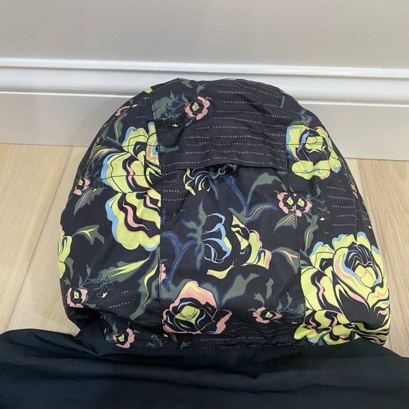 NWT Roxy Women Jet Ski Dry Flight Ski Snow Jacket Floral Size M Waterproof - Picture 14 of 16